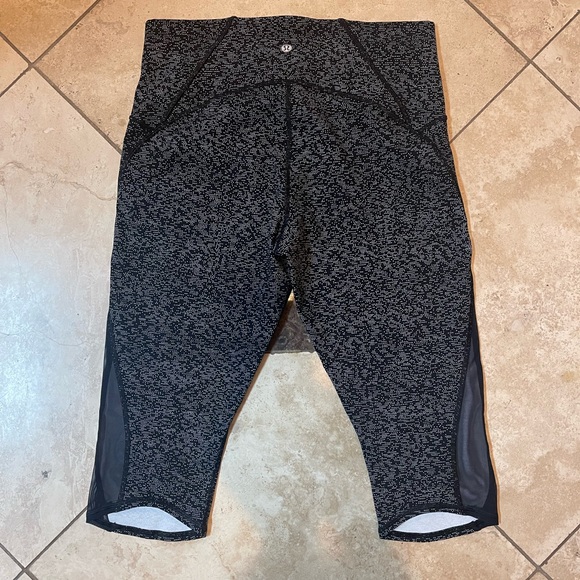 Lululemon Train Times Crop 17” Leggings Sz 2 Soundwave White Black/Black NWT - Picture 3 of 9